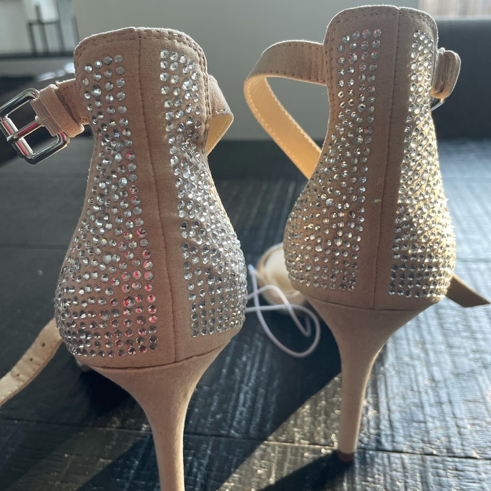 Sandals/heels Marc Fisher 11M,glittery, heel 3,5”